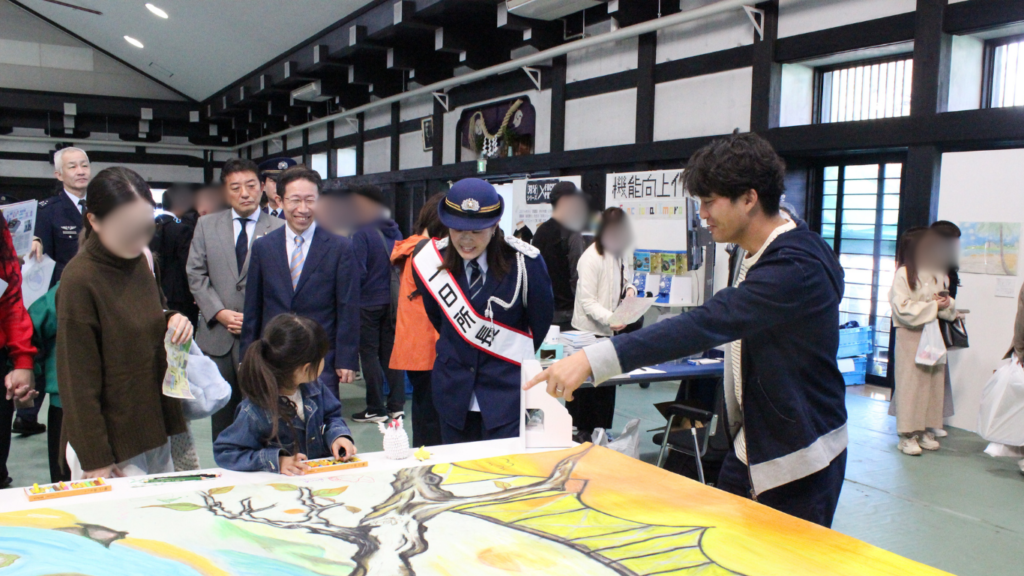 澤一日所長と来場者のふれあい