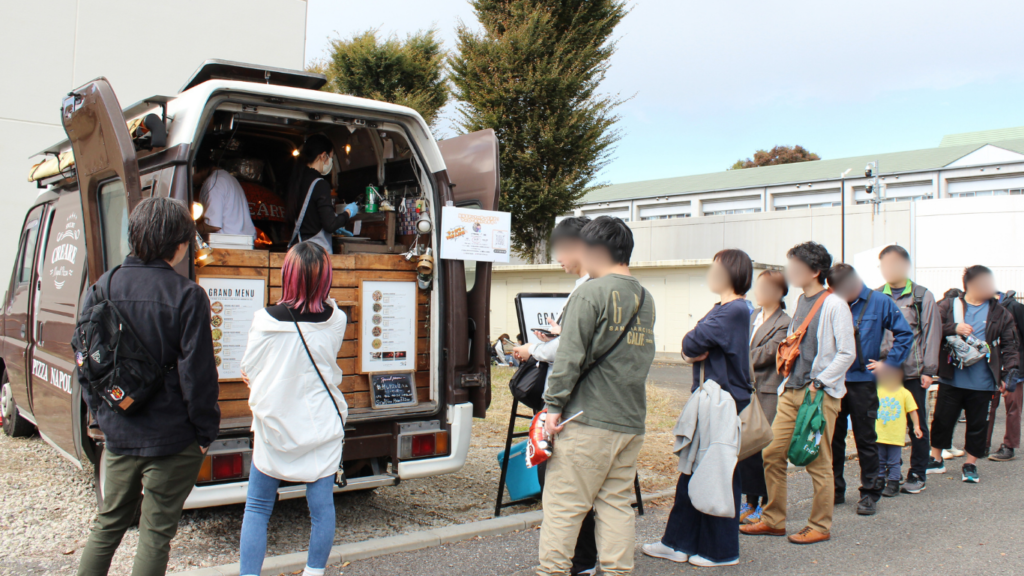 府中文化祭キッチンカーの行列