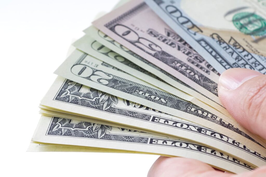 アメリカで熟練技能者が得た収入(ドル札)