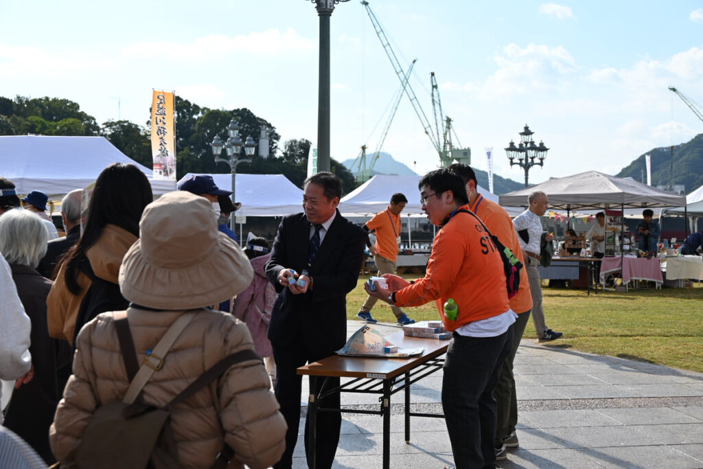 おのみち矯正展で先着100名に来場者プレゼントとして配布されたブルースティック100個