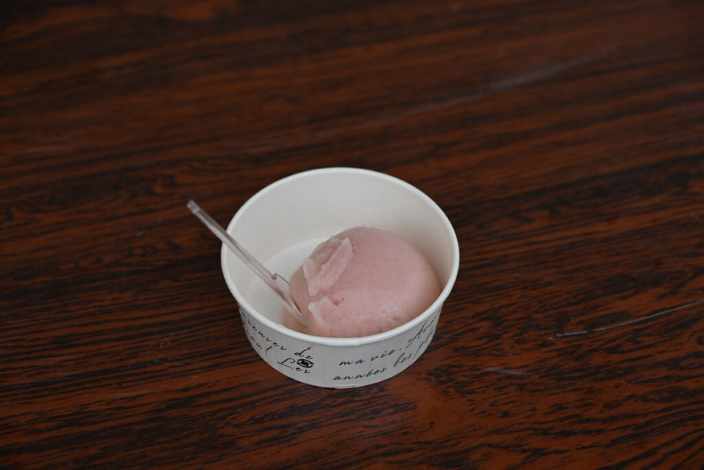 刑期を終えた元受刑者の育てたいちごが使用したジェラート