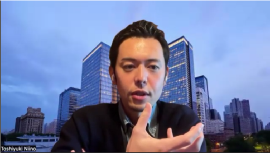 退職代行のグレーゾーンについて東京報道新聞の取材を受けるEXIT株式会社の代表取締役社長・新野俊幸氏