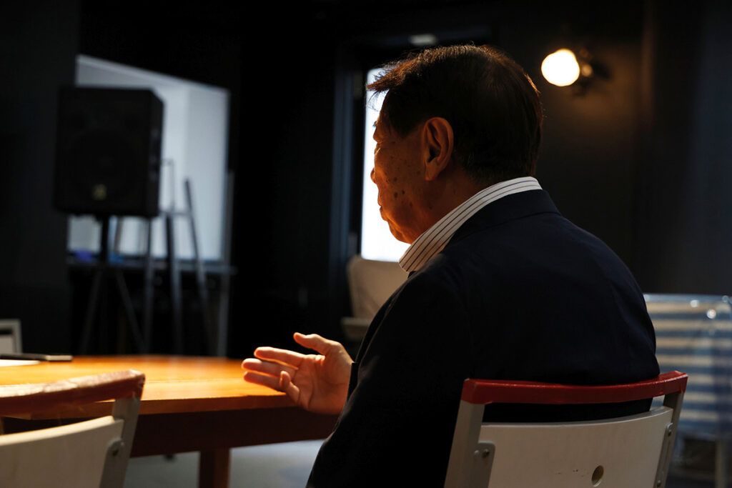 シネマスコーレについて話す木全純治氏