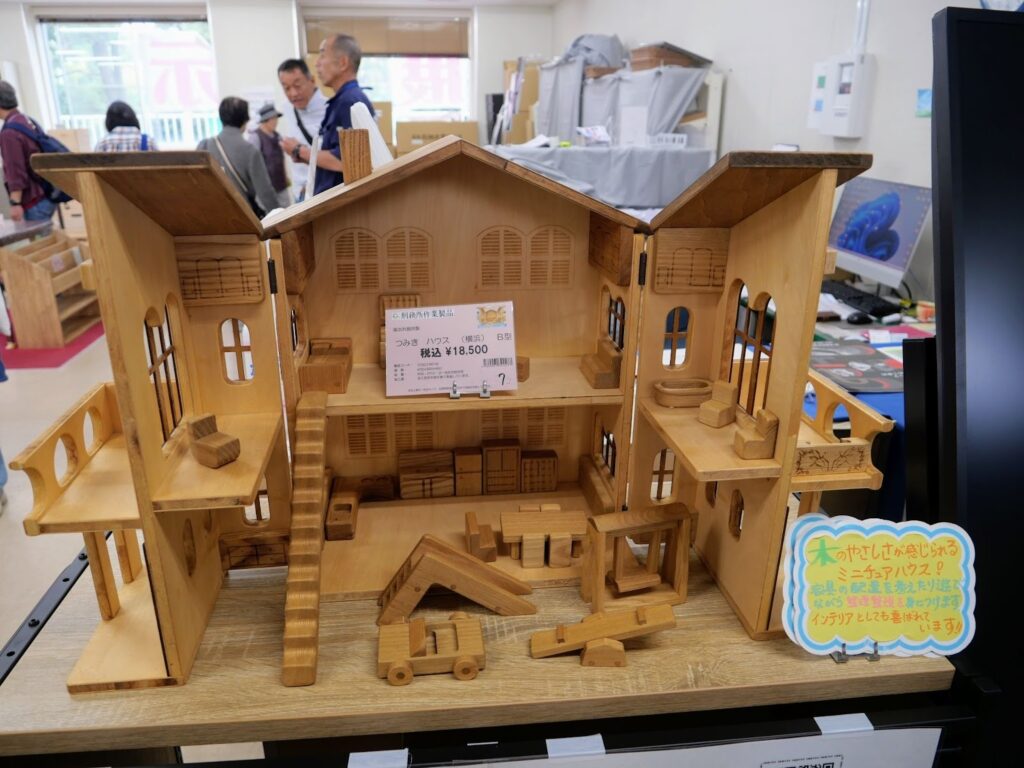 全国各地の刑務所で製作された多種多様な製品