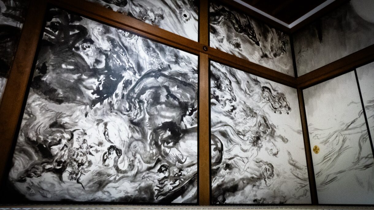 天野喜孝氏が描いた巨大襖絵