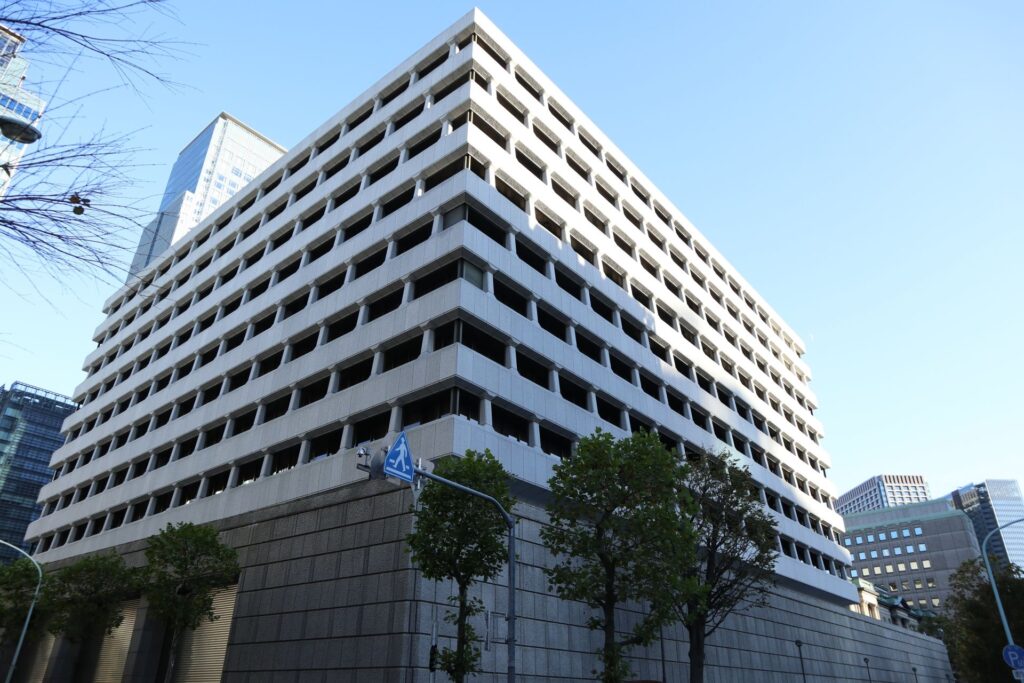 日銀短観、「雇用人員判断DI」が34年ぶり高水準に サービス業で賃上げ圧力