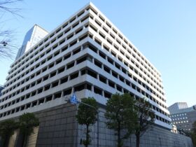 日銀短観、「雇用人員判断DI」が34年ぶり高水準に サービス業で賃上げ圧力