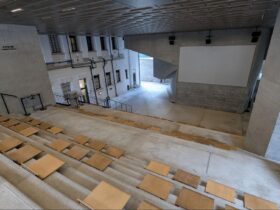 香港の旧ビクトリア刑務所にある「洗衣場石階 LAUNDRY STEPS」