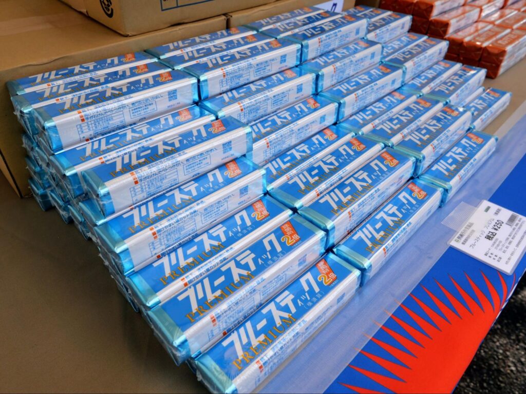 第53回横浜矯正展で販売されていた刑務所作業製品「ブルースティック PREMIUM」