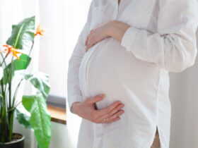 小児がん女性、凍結卵巣組織の移植で出産成功 新たな妊孕性温存の可能性