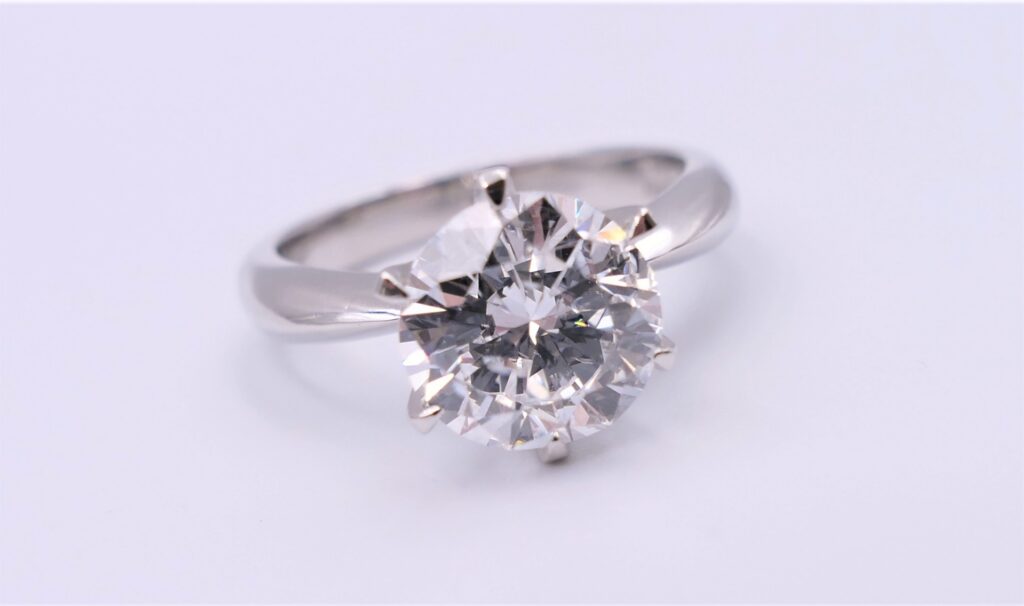 天然ダイヤモンド市場に変革の波　合成ダイヤが引き起こす価格下落