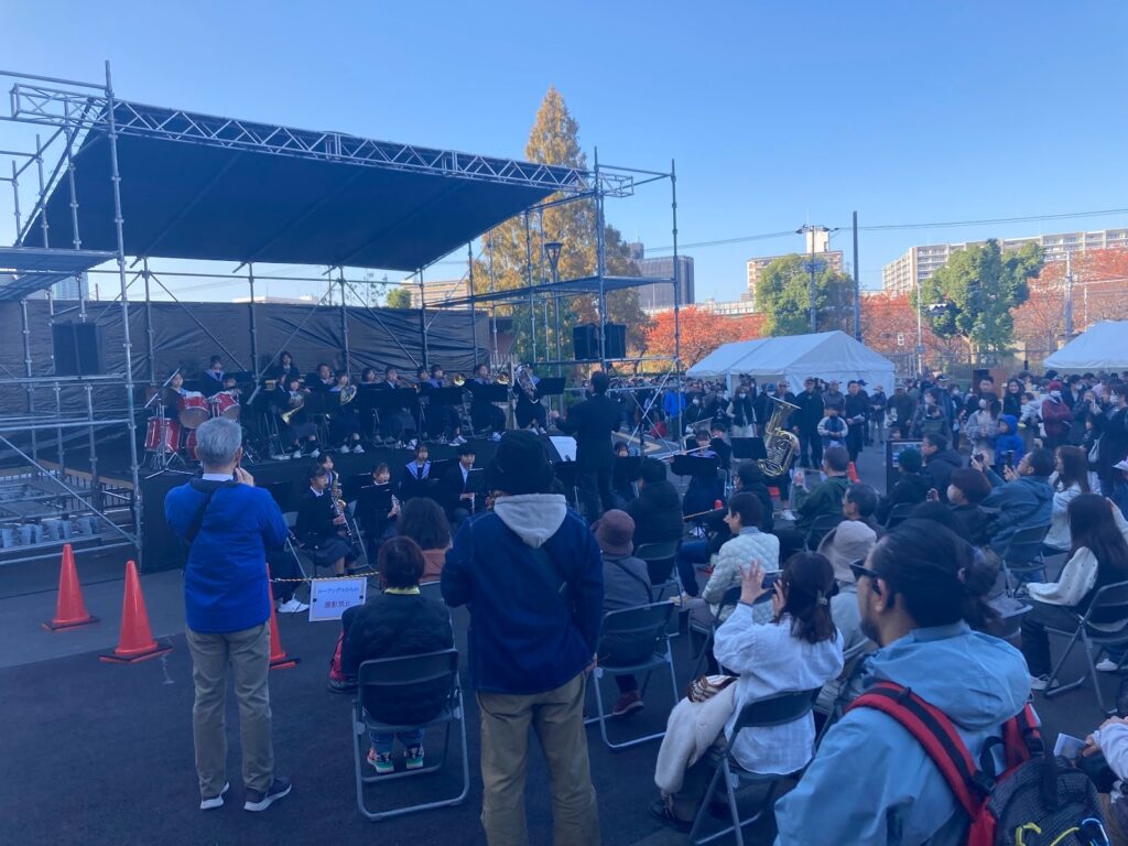 多彩なステージ演奏の様子