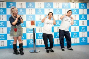 りーちむさんとダンスを披露するウエストランド
