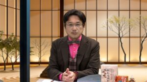 新番組「やくみつるの日本奇祭録」の感想を語るやくみつる氏