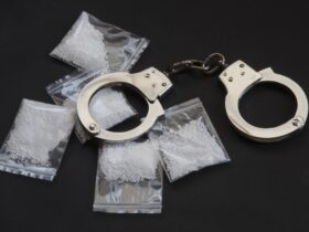 プロデューサー逮捕で揺れるXG　世界的人気グループの現在地とSIMON容疑者の役割