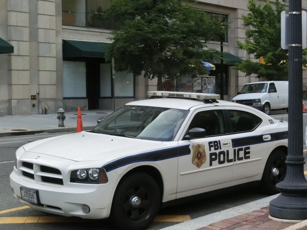 トランプ大統領私邸に武装男が不法侵入　シークレットサービスが射殺、本人は不在