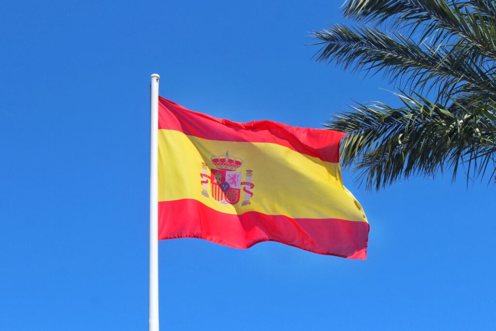 スペイン、16歳未満のSNS利用を禁止へ　世界で加速する子どものSNS規制