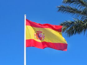 スペイン、16歳未満のSNS利用を禁止へ　世界で加速する子どものSNS規制