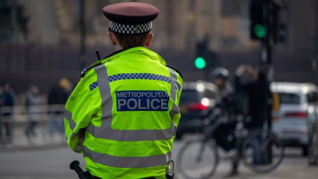 英マンデルソン前駐米大使を逮捕　エプスタイン氏への機密漏洩疑惑で捜査本格化