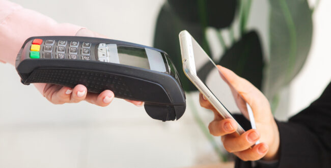 中国系スマホ決済、日本の法規制外で広がる「独自経済圏」　片山財務相「由々しき問題。正していく」と強調