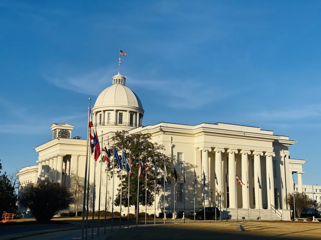 米政権、AI調達規則を厳格化へ　アンソロピック対立受け「合法的な全用途容認」を条件に