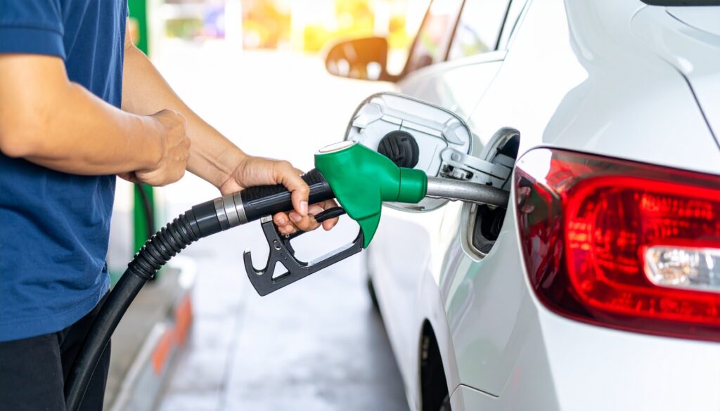 中東情勢悪化でガソリン価格が史上最高値に　全国平均190円台、家計と経済に重圧