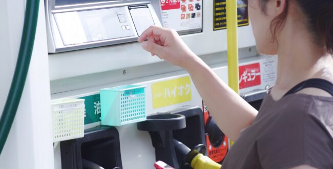 政府、原油先物への異例介入を模索 円安是正と物価高抑制を同時狙い