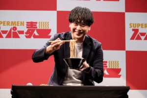「スーパー麺」新アンバサダーに就任した三代目 JSB・山下健二郎(2)