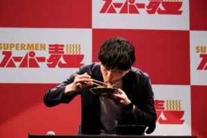 「スーパー麺」新アンバサダーに就任した三代目 JSB・山下健二郎(8)