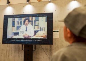 ドラマ映像を見ながら物語は進む