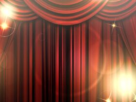 舞台の赤いカーテン