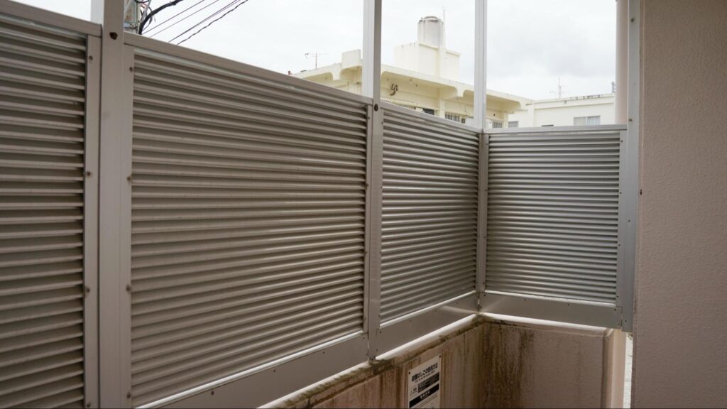 ベランダも外から見えないようになっている