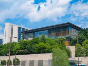 高市総理、憧れの「DEEP PURPLE」と官邸で面会　音楽愛と成長戦略を語る