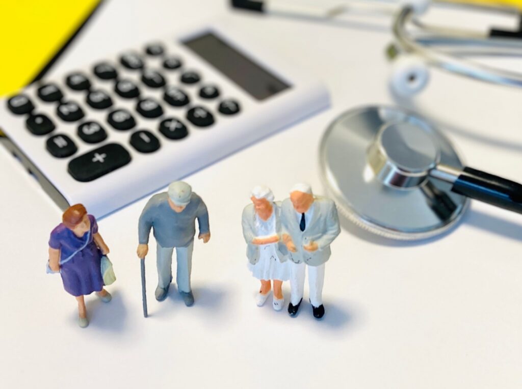 75歳以上の医療費に「金融所得」反映へ　不公平是正と追加負担の行方