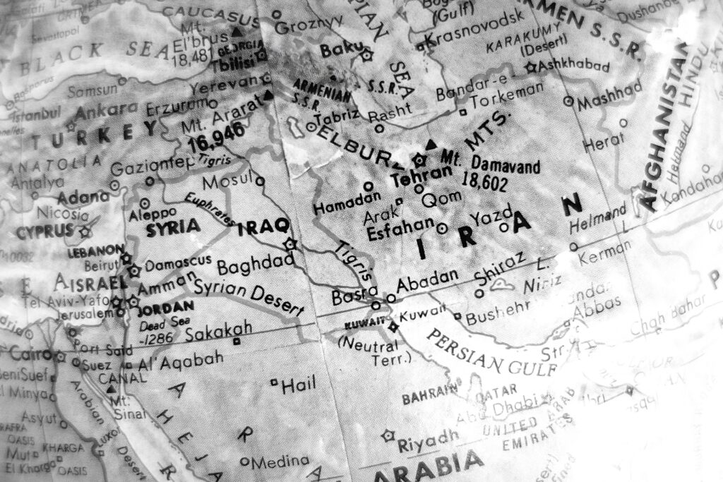 クウェート原油タンカーにイランが攻撃、ホルムズ海峡封鎖の長期化に懸念