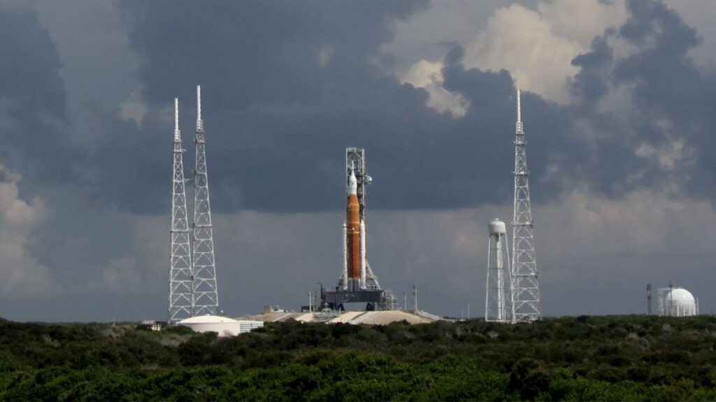 NASA（アメリカ航空宇宙局）の有人月ミッション「Artemis II（アルテミスII）」の大型ロケット「SLS（スペース・ローンチ・システム）」