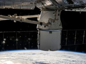 地球と人工衛星