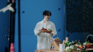 新ビオフェルミンS錠 新CM「森のキッチン」篇を撮影中岡田将生さん (1)